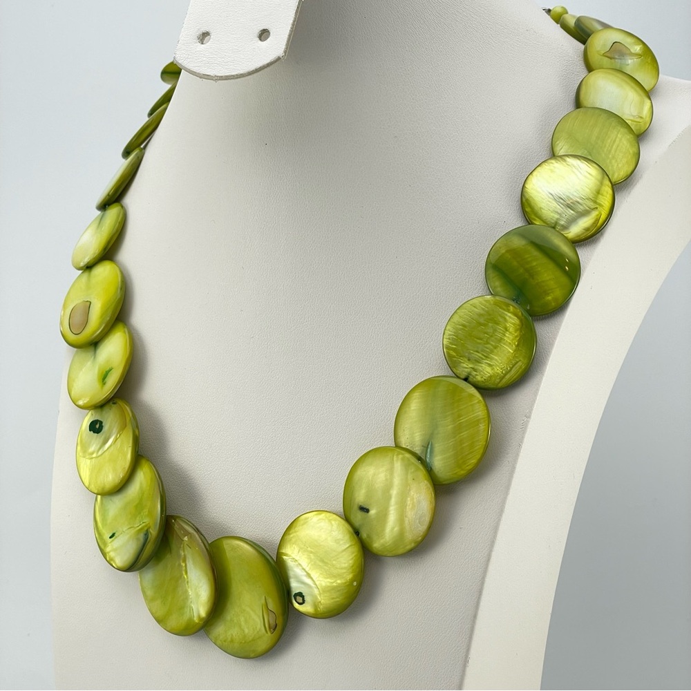 Beautiful Green Mother of Pearl Disc Necklace – Statement Shell Bead Jewelry - Picture 2 of 7
